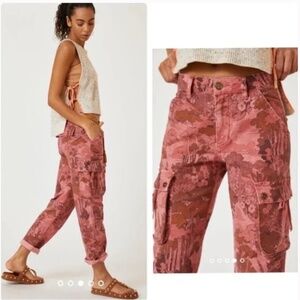 Pilcro Anthropologie Pink and Brown Cargo Pants Floral Forest EUC 31 Unique